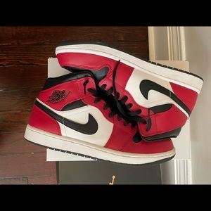 Jordan 1 mids